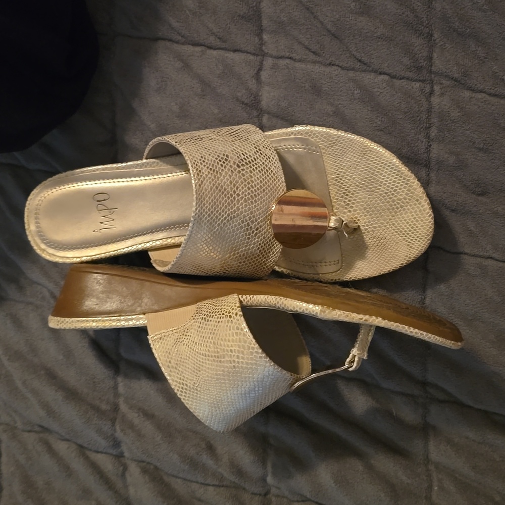 Gold sandels - Picture 2 of 3